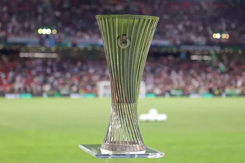 نهائي دوري المؤتمر الأوروبي.. موعد مباراة أولمبياكوس وفيورنتينا والقناة الناقلة